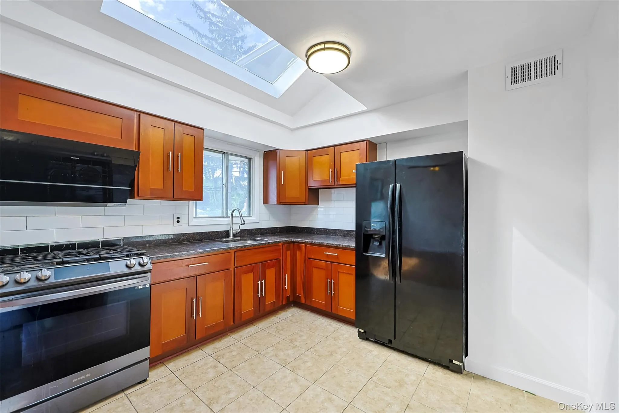 20 Willets Avenue, Oyster Bay, NY, 4 Bedrooms Bedrooms, 10 Rooms Rooms,2 BathroomsBathrooms,Residential,For Rent,Willets,0,1061860 20 Willets Avenue, Oyster Bay, NY, 4 Bedrooms Bedrooms, 10 Rooms Rooms,2 BathroomsBathrooms,Residential,For Rent,Willets,0,1061860