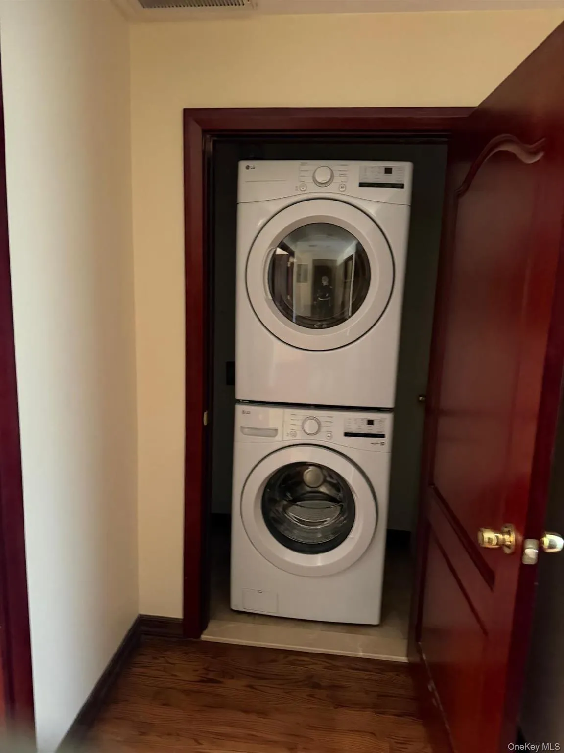17515 74th Avenue, New York, NY, 3 Bedrooms Bedrooms, 5 Rooms Rooms,1 BathroomBathrooms,Residential Lease,For Rent,74th,0,1061863 17515 74th Avenue, New York, NY, 3 Bedrooms Bedrooms, 5 Rooms Rooms,1 BathroomBathrooms,Residential Lease,For Rent,74th,0,1061863