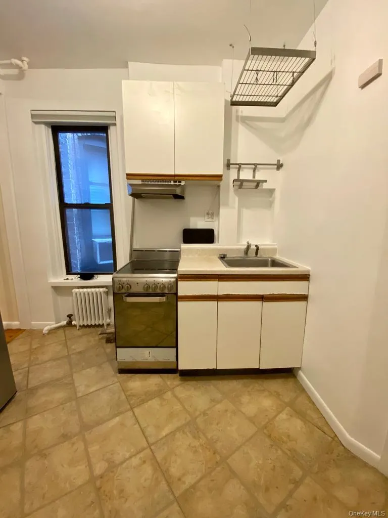 25 Leroy Street, New York, NY, 1 Bedroom Bedrooms, 3 Rooms Rooms,1 BathroomBathrooms,Residential Lease,For Rent,Leroy,0,1061864 25 Leroy Street, New York, NY, 1 Bedroom Bedrooms, 3 Rooms Rooms,1 BathroomBathrooms,Residential Lease,For Rent,Leroy,0,1061864