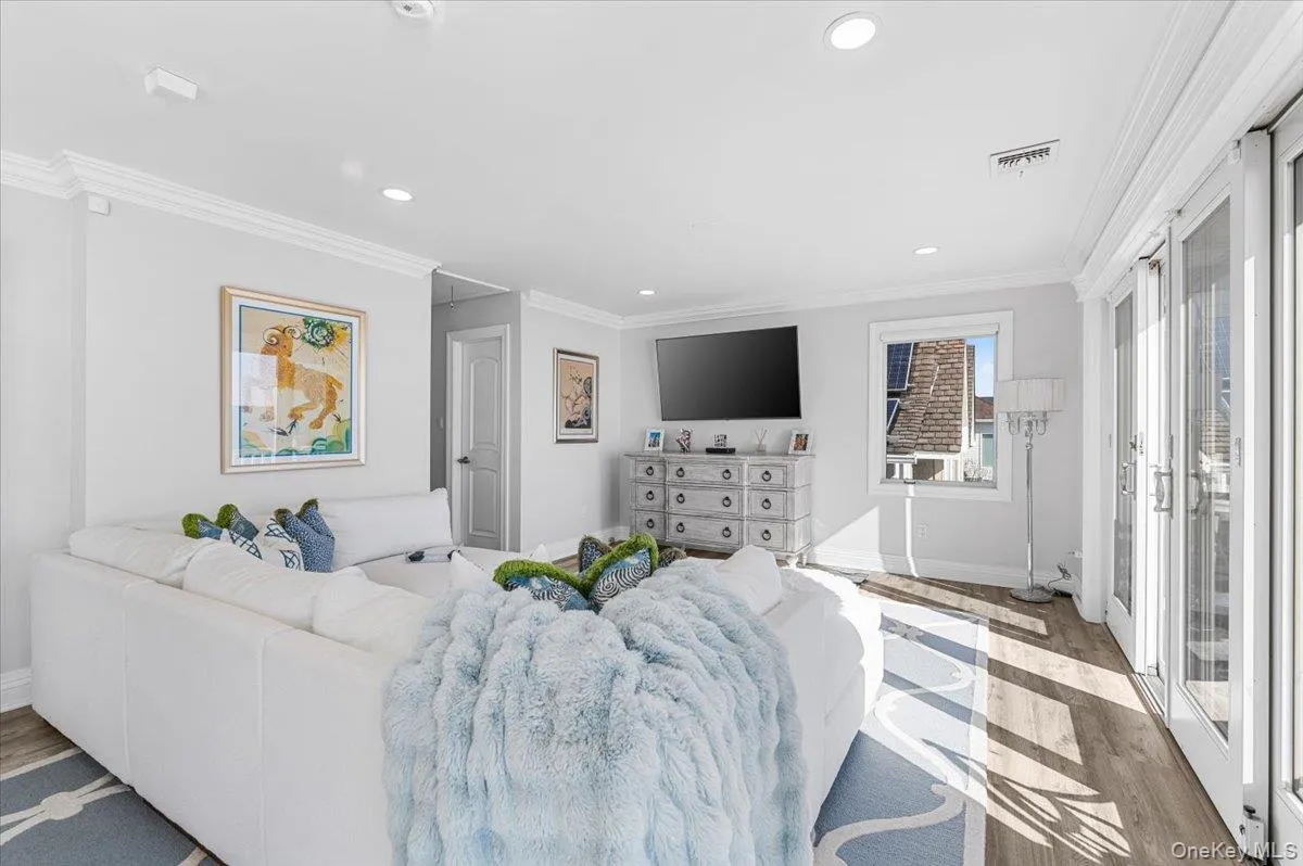 79 Fairwater Avenue, Oyster Bay, NY, 4 Bedrooms Bedrooms, 10 Rooms Rooms,2 BathroomsBathrooms,Residential,For Rent,Fairwater,0,1061878 79 Fairwater Avenue, Oyster Bay, NY, 4 Bedrooms Bedrooms, 10 Rooms Rooms,2 BathroomsBathrooms,Residential,For Rent,Fairwater,0,1061878