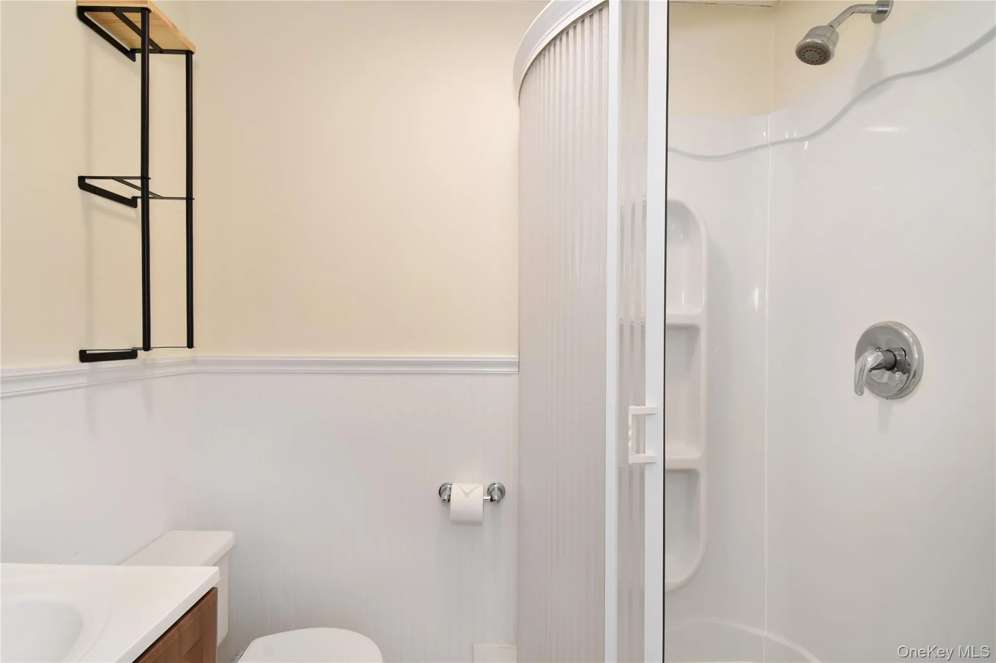 Another view of the full bathroom. Another view of the full bathroom.