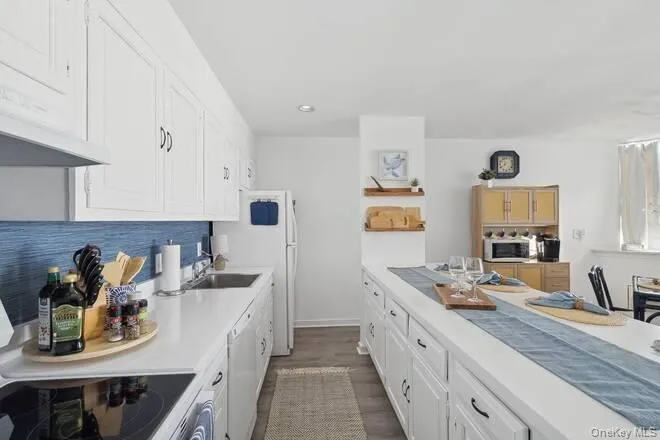 265 Dune Road, Southampton, NY, 2 Bedrooms Bedrooms, 3 Rooms Rooms,2 BathroomsBathrooms,Residential Lease,For Rent,Dune,0,1061888 265 Dune Road, Southampton, NY, 2 Bedrooms Bedrooms, 3 Rooms Rooms,2 BathroomsBathrooms,Residential Lease,For Rent,Dune,0,1061888