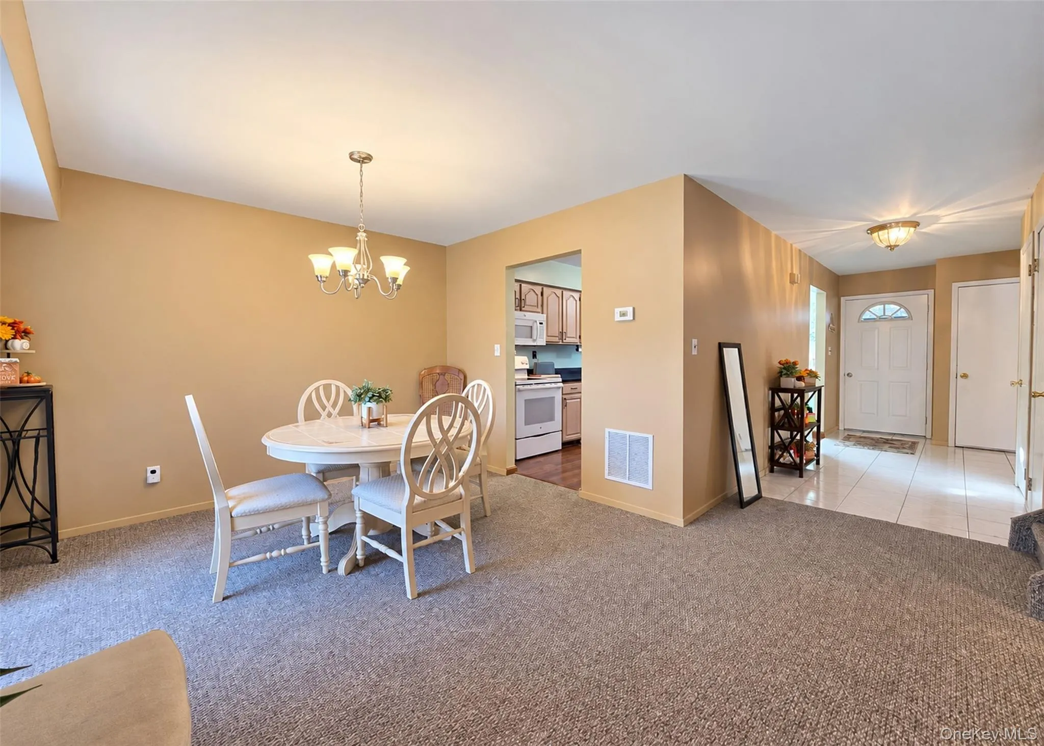 46 Jeremy Circle, Smithtown, NY, 3 Bedrooms Bedrooms, 6 Rooms Rooms,1 BathroomBathrooms,Residential,For Rent,Jeremy,0,1061889 46 Jeremy Circle, Smithtown, NY, 3 Bedrooms Bedrooms, 6 Rooms Rooms,1 BathroomBathrooms,Residential,For Rent,Jeremy,0,1061889