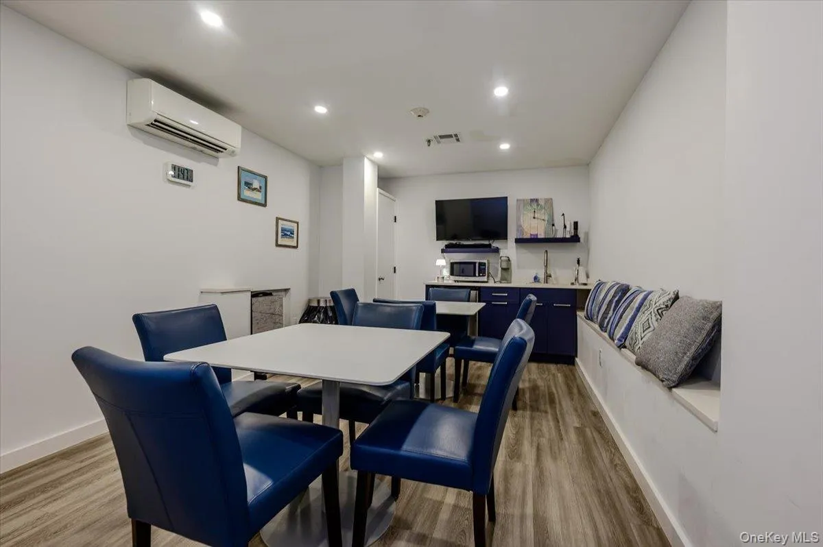 360 Shore Road, Long Beach, NY, 1 Bedroom Bedrooms, 4 Rooms Rooms,1 BathroomBathrooms,Residential,For Rent,Shore,0,1061911 360 Shore Road, Long Beach, NY, 1 Bedroom Bedrooms, 4 Rooms Rooms,1 BathroomBathrooms,Residential,For Rent,Shore,0,1061911