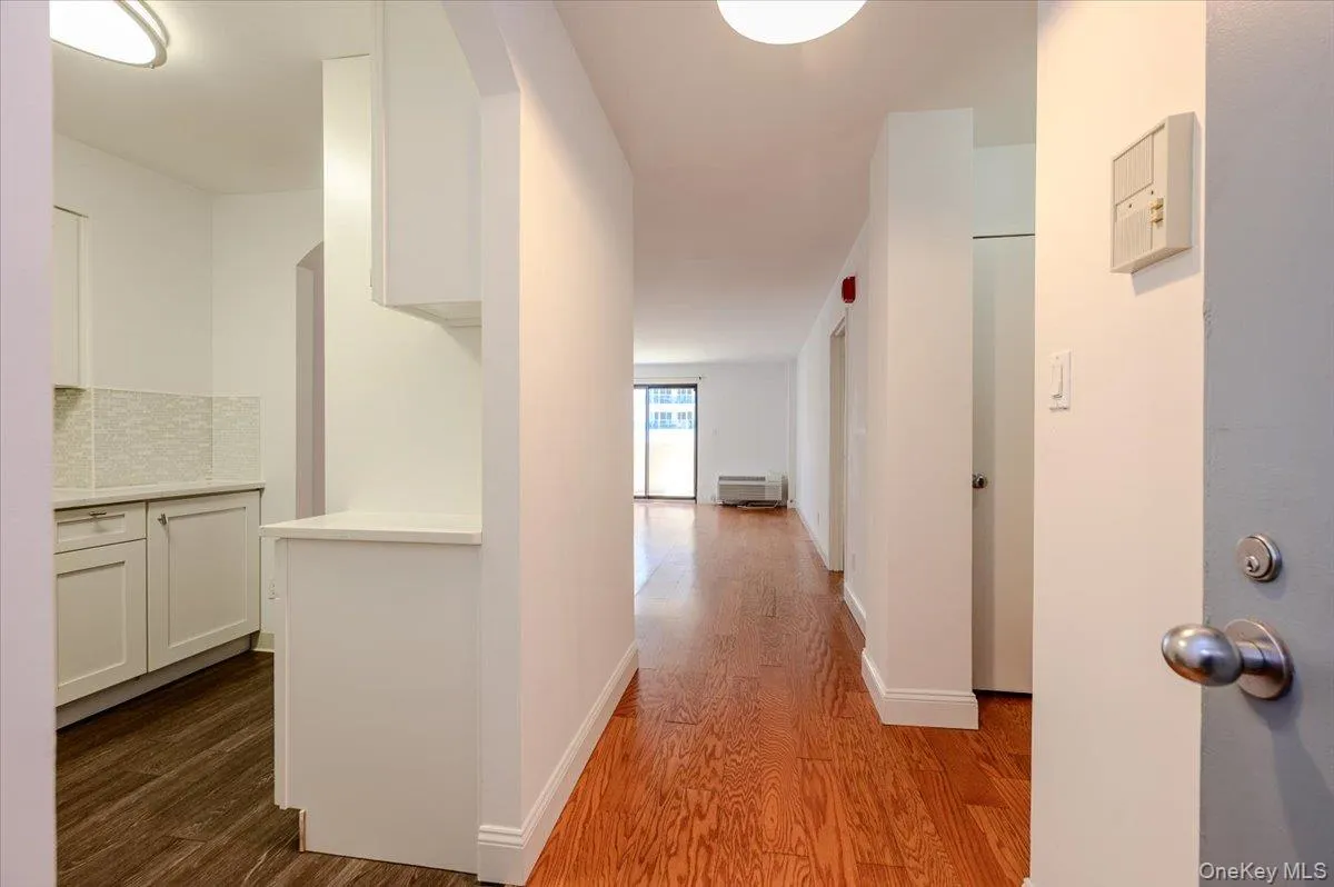 360 Shore Road, Long Beach, NY, 1 Bedroom Bedrooms, 4 Rooms Rooms,1 BathroomBathrooms,Residential,For Rent,Shore,0,1061911 360 Shore Road, Long Beach, NY, 1 Bedroom Bedrooms, 4 Rooms Rooms,1 BathroomBathrooms,Residential,For Rent,Shore,0,1061911
