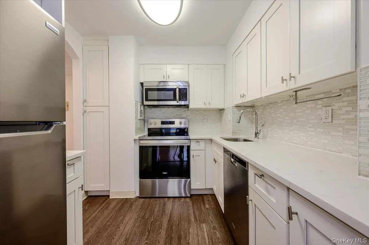 360 Shore Road, Long Beach, NY, 1 Bedroom Bedrooms, 4 Rooms Rooms,1 BathroomBathrooms,Residential,For Rent,Shore,0,1061911 360 Shore Road, Long Beach, NY, 1 Bedroom Bedrooms, 4 Rooms Rooms,1 BathroomBathrooms,Residential,For Rent,Shore,0,1061911
