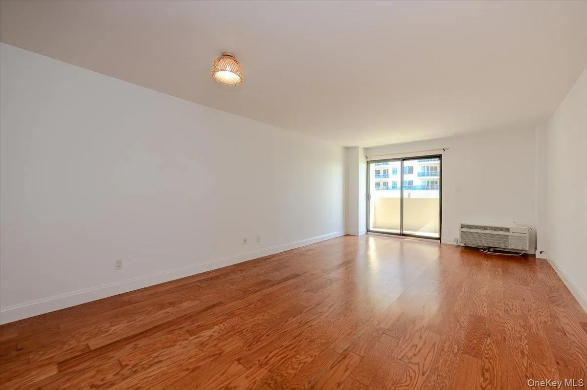 360 Shore Road, Long Beach, NY, 1 Bedroom Bedrooms, 4 Rooms Rooms,1 BathroomBathrooms,Residential,For Rent,Shore,0,1061911 360 Shore Road, Long Beach, NY, 1 Bedroom Bedrooms, 4 Rooms Rooms,1 BathroomBathrooms,Residential,For Rent,Shore,0,1061911