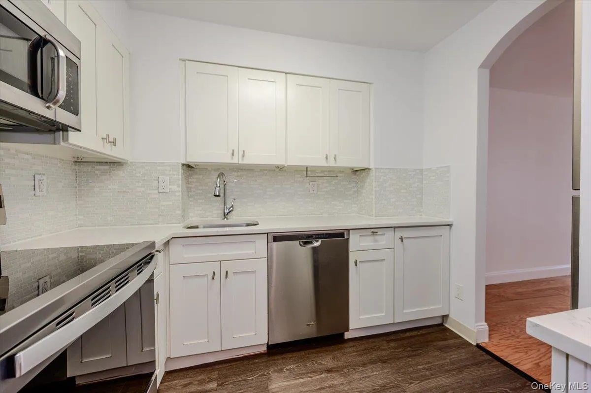 360 Shore Road, Long Beach, NY, 1 Bedroom Bedrooms, 4 Rooms Rooms,1 BathroomBathrooms,Residential,For Rent,Shore,0,1061911 360 Shore Road, Long Beach, NY, 1 Bedroom Bedrooms, 4 Rooms Rooms,1 BathroomBathrooms,Residential,For Rent,Shore,0,1061911