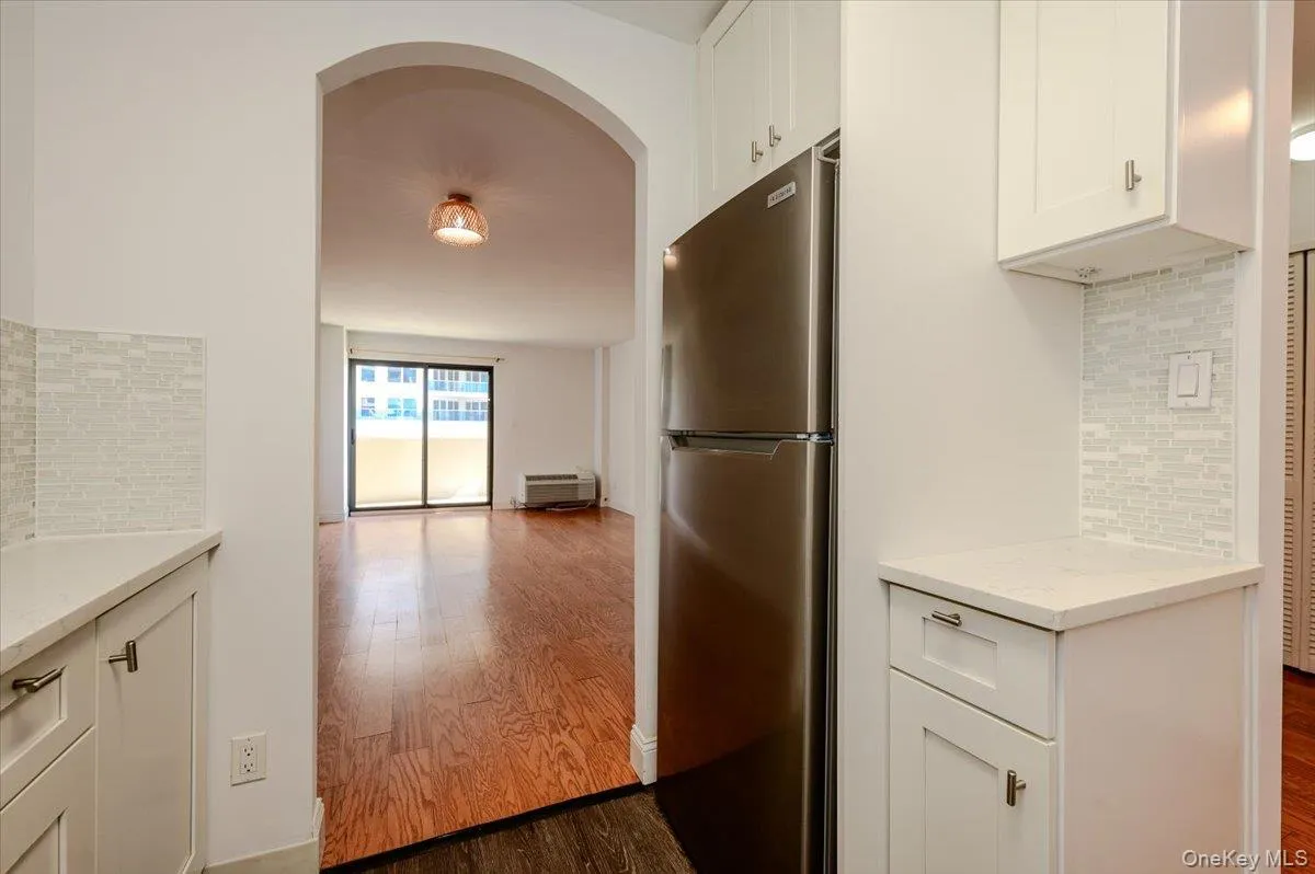 360 Shore Road, Long Beach, NY, 1 Bedroom Bedrooms, 4 Rooms Rooms,1 BathroomBathrooms,Residential,For Rent,Shore,0,1061911 360 Shore Road, Long Beach, NY, 1 Bedroom Bedrooms, 4 Rooms Rooms,1 BathroomBathrooms,Residential,For Rent,Shore,0,1061911
