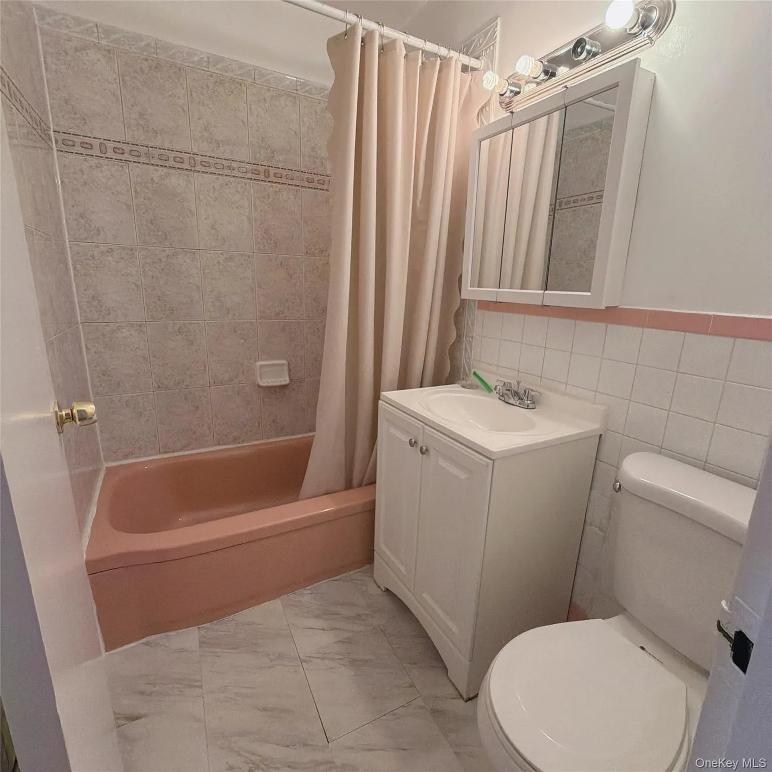 79-10 150th Street, New York, NY, 2 Bedrooms Bedrooms, 4 Rooms Rooms,1 BathroomBathrooms,Residential Lease,For Rent,150th,0,1061925 79-10 150th Street, New York, NY, 2 Bedrooms Bedrooms, 4 Rooms Rooms,1 BathroomBathrooms,Residential Lease,For Rent,150th,0,1061925