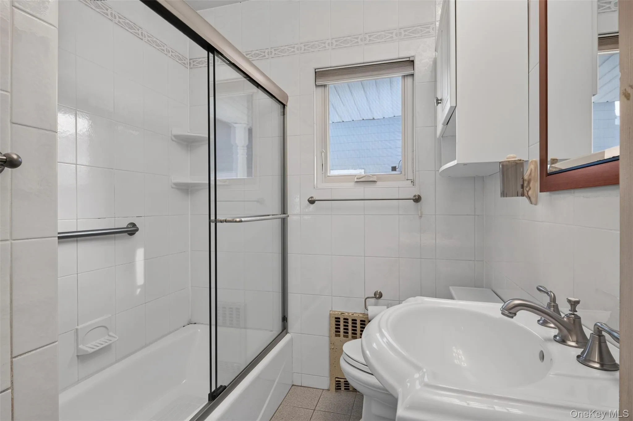 101 Tulip Place, Hempstead, NY, 4 Bedrooms Bedrooms, 6 Rooms Rooms,2 BathroomsBathrooms,Residential,For Rent,Tulip,0,1061942 101 Tulip Place, Hempstead, NY, 4 Bedrooms Bedrooms, 6 Rooms Rooms,2 BathroomsBathrooms,Residential,For Rent,Tulip,0,1061942
