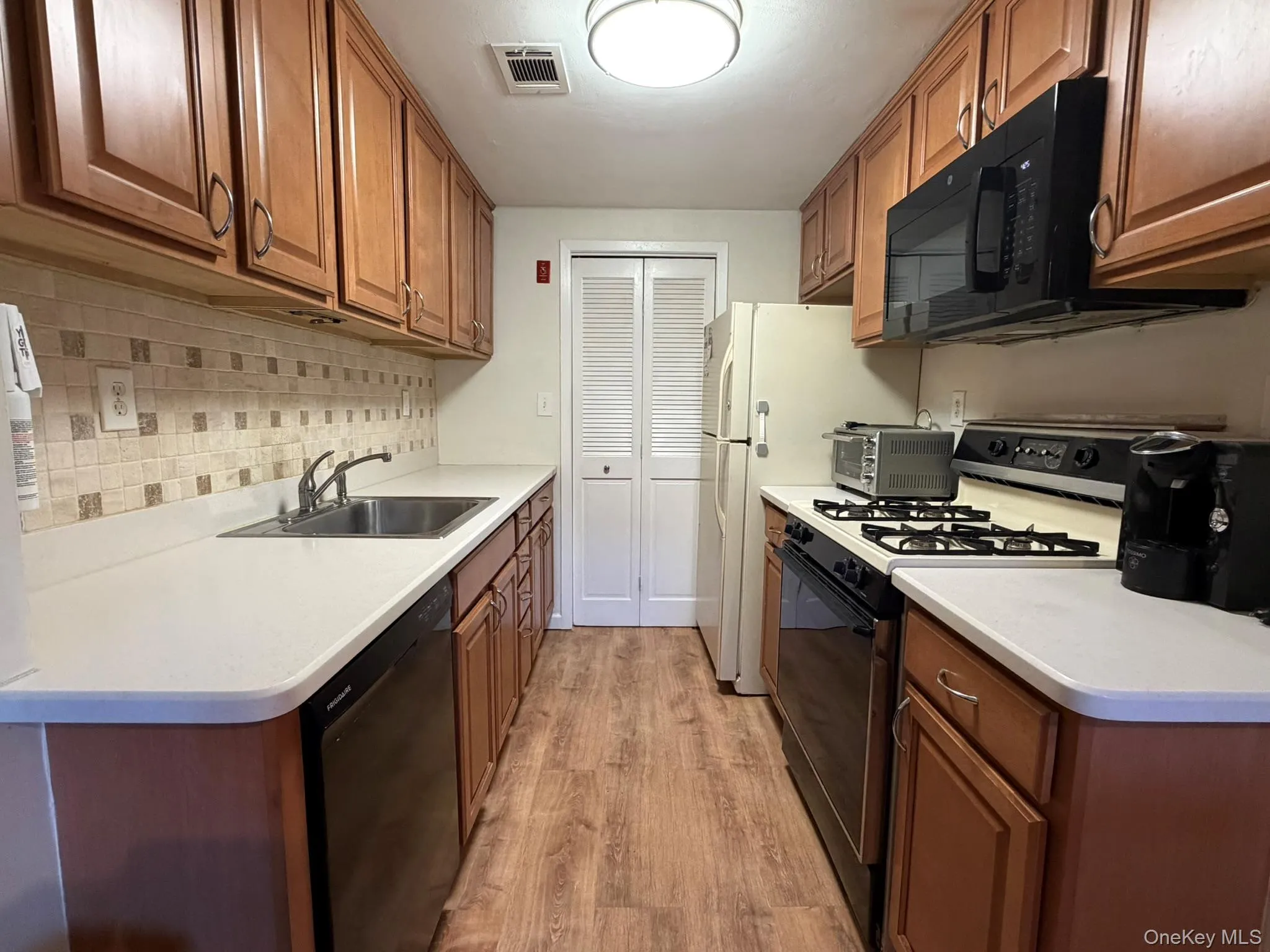 158 Cambridge Drive, Brookhaven, NY, 2 Bedroom Bedrooms, 8 Room Rooms,1 BathroomBathrooms,Residential Lease,For Rent,Cambridge,0,1061957 158 Cambridge Drive, Brookhaven, NY, 2 Bedroom Bedrooms, 8 Room Rooms,1 BathroomBathrooms,Residential Lease,For Rent,Cambridge,0,1061957