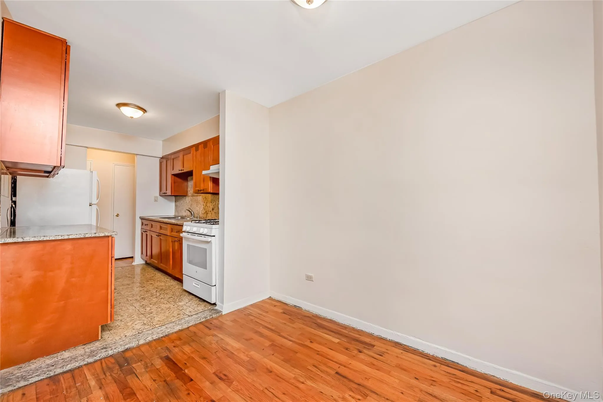 83-36 Beverly Road, New York, NY, 2 Bedrooms Bedrooms, 4 Rooms Rooms,1 BathroomBathrooms,Residential,For Rent,Beverly,0,1061958 83-36 Beverly Road, New York, NY, 2 Bedrooms Bedrooms, 4 Rooms Rooms,1 BathroomBathrooms,Residential,For Rent,Beverly,0,1061958
