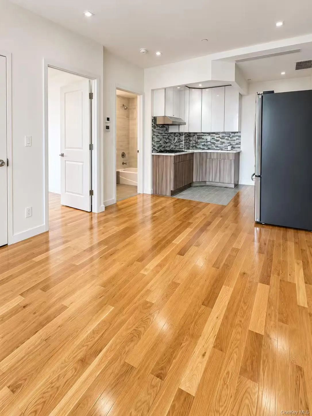 4223 Parsons Boulevard, New York, NY, 1 Bedroom Bedrooms, 3 Rooms Rooms,1 BathroomBathrooms,Residential,For Rent,Parsons,0,1062021 4223 Parsons Boulevard, New York, NY, 1 Bedroom Bedrooms, 3 Rooms Rooms,1 BathroomBathrooms,Residential,For Rent,Parsons,0,1062021