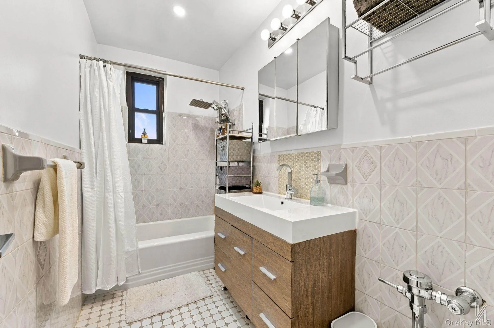 88-09 Northern Boulevard, New York, NY, 1 Bedroom Bedrooms, 3 Rooms Rooms,1 BathroomBathrooms,Residential,For Rent,Northern,0,1062032 88-09 Northern Boulevard, New York, NY, 1 Bedroom Bedrooms, 3 Rooms Rooms,1 BathroomBathrooms,Residential,For Rent,Northern,0,1062032
