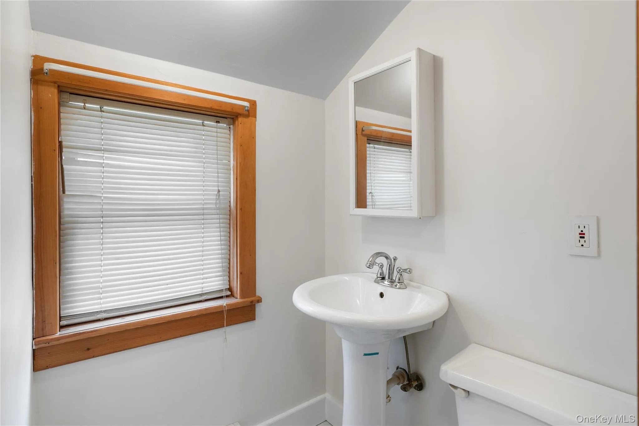 17 Grant Street, Middletown, NY, 2 Bedrooms Bedrooms, 5 Rooms Rooms,1 BathroomBathrooms,Residential,For Rent,Grant,0,1062037 17 Grant Street, Middletown, NY, 2 Bedrooms Bedrooms, 5 Rooms Rooms,1 BathroomBathrooms,Residential,For Rent,Grant,0,1062037