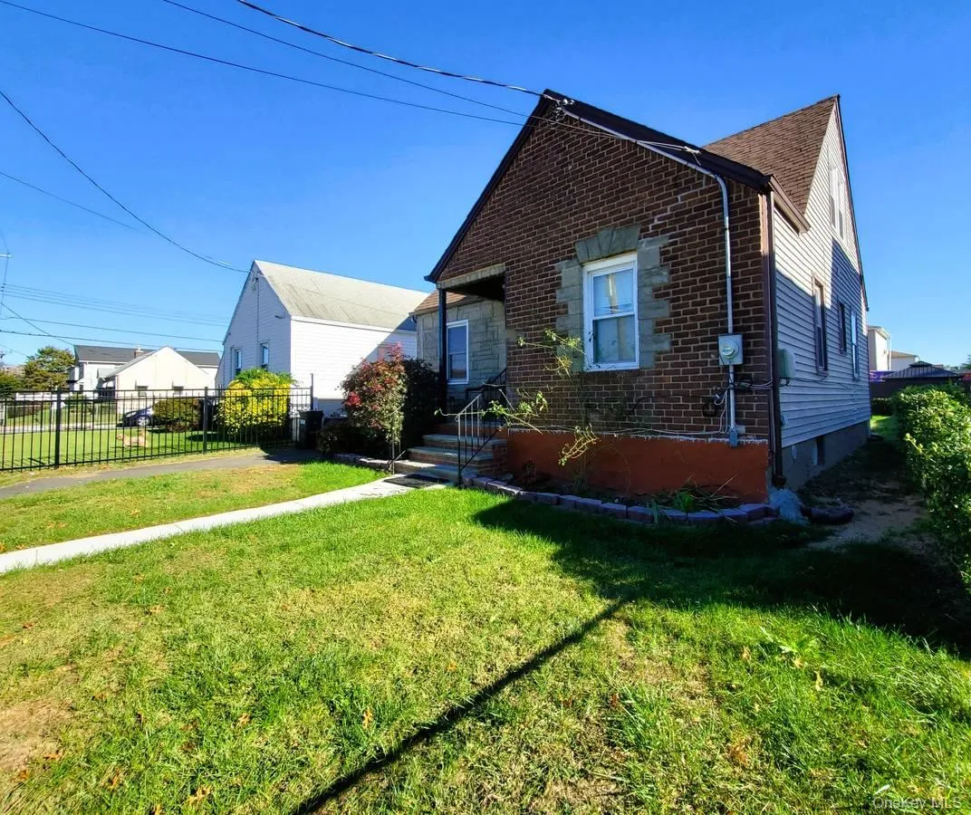 15316 132nd Avenue, New York, NY, 3 Bedrooms Bedrooms, 6 Rooms Rooms,1 BathroomBathrooms,Residential,For Rent,132nd,0,1062068 15316 132nd Avenue, New York, NY, 3 Bedrooms Bedrooms, 6 Rooms Rooms,1 BathroomBathrooms,Residential,For Rent,132nd,0,1062068