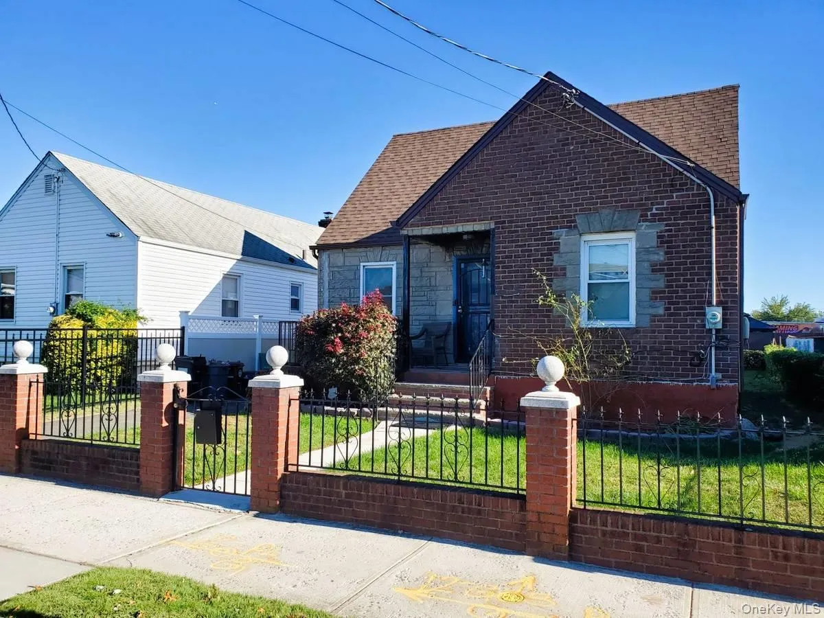 15316 132nd Avenue, New York, NY, 3 Bedrooms Bedrooms, 6 Rooms Rooms,1 BathroomBathrooms,Residential,For Rent,132nd,0,1062068 15316 132nd Avenue, New York, NY, 3 Bedrooms Bedrooms, 6 Rooms Rooms,1 BathroomBathrooms,Residential,For Rent,132nd,0,1062068