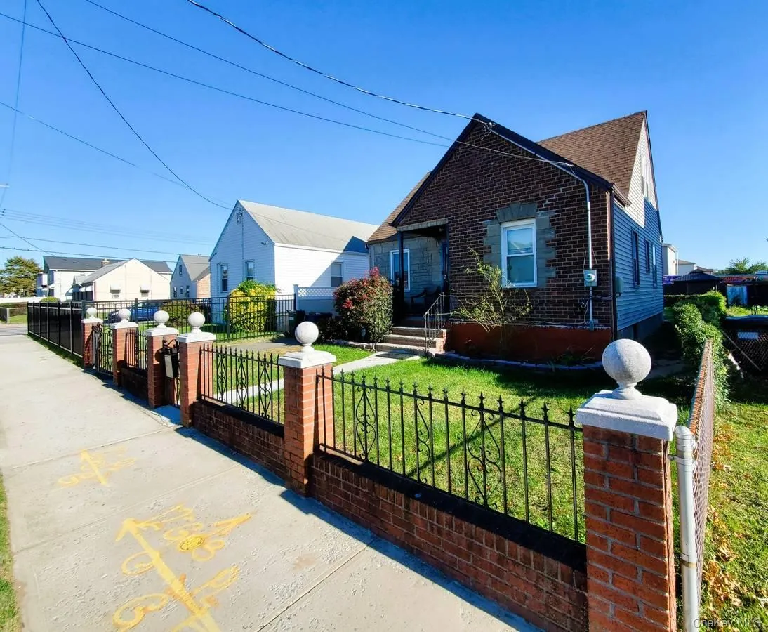 15316 132nd Avenue, New York, NY, 3 Bedrooms Bedrooms, 6 Rooms Rooms,1 BathroomBathrooms,Residential,For Rent,132nd,0,1062068 15316 132nd Avenue, New York, NY, 3 Bedrooms Bedrooms, 6 Rooms Rooms,1 BathroomBathrooms,Residential,For Rent,132nd,0,1062068