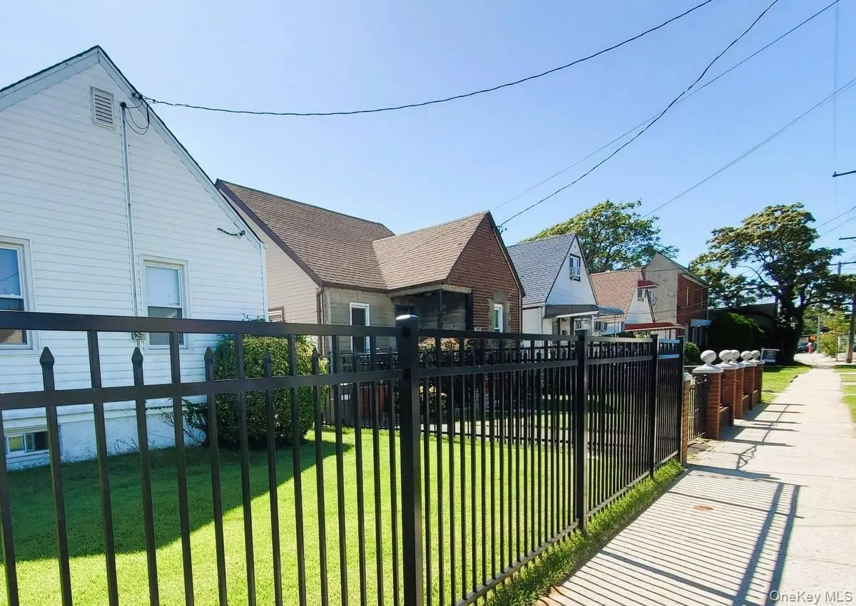 15316 132nd Avenue, New York, NY, 3 Bedrooms Bedrooms, 6 Rooms Rooms,1 BathroomBathrooms,Residential,For Rent,132nd,0,1062068 15316 132nd Avenue, New York, NY, 3 Bedrooms Bedrooms, 6 Rooms Rooms,1 BathroomBathrooms,Residential,For Rent,132nd,0,1062068