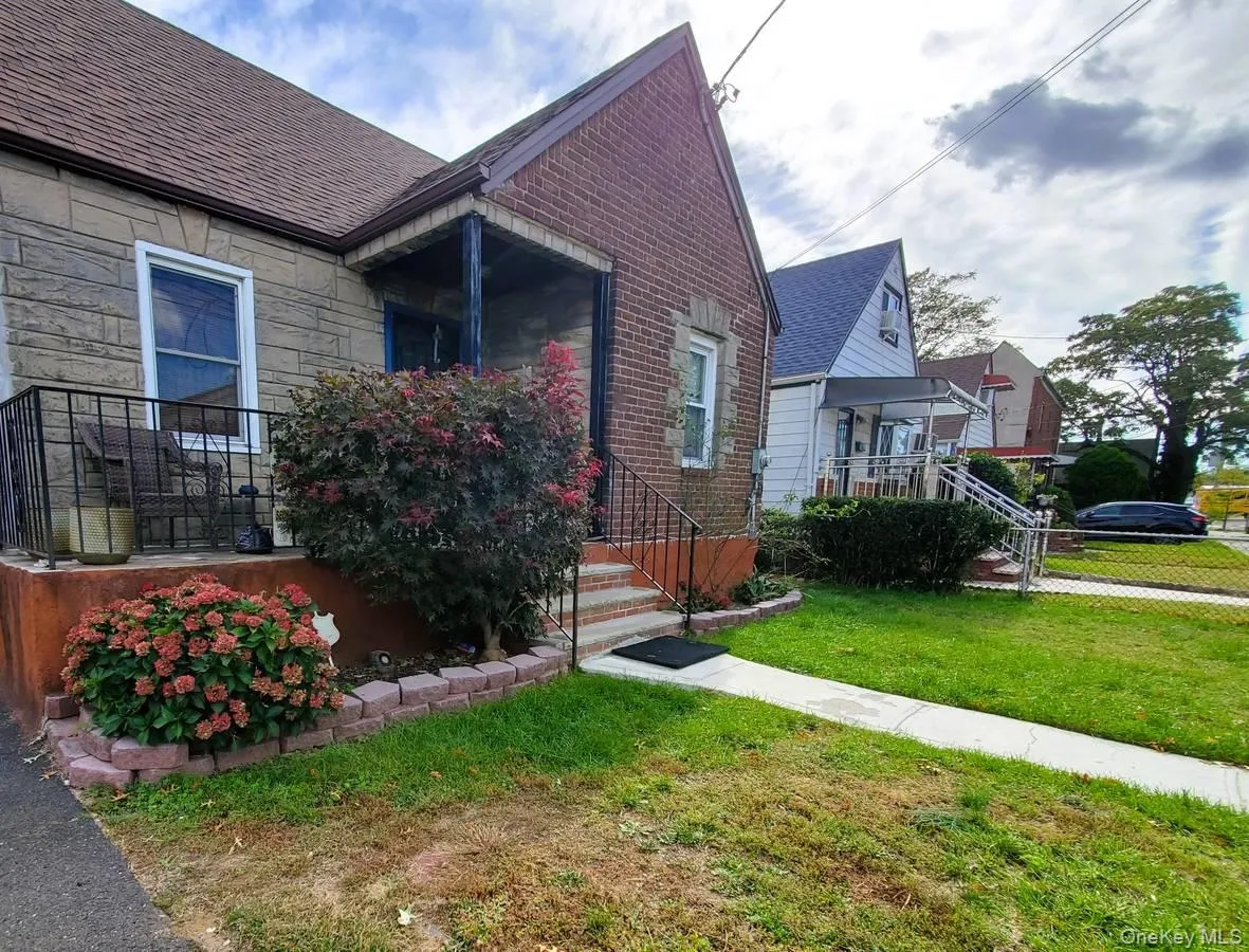 15316 132nd Avenue, New York, NY, 3 Bedrooms Bedrooms, 6 Rooms Rooms,1 BathroomBathrooms,Residential,For Rent,132nd,0,1062068 15316 132nd Avenue, New York, NY, 3 Bedrooms Bedrooms, 6 Rooms Rooms,1 BathroomBathrooms,Residential,For Rent,132nd,0,1062068