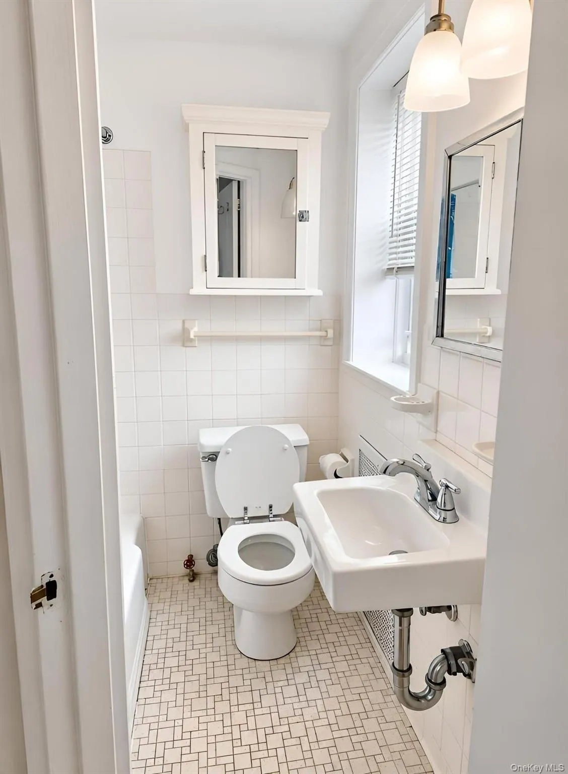 158 Lake Avenue, Eastchester, NY, 1 Bedroom Bedrooms, 3 Rooms Rooms,1 BathroomBathrooms,Residential Lease,For Rent,Lake,0,1062073 158 Lake Avenue, Eastchester, NY, 1 Bedroom Bedrooms, 3 Rooms Rooms,1 BathroomBathrooms,Residential Lease,For Rent,Lake,0,1062073
