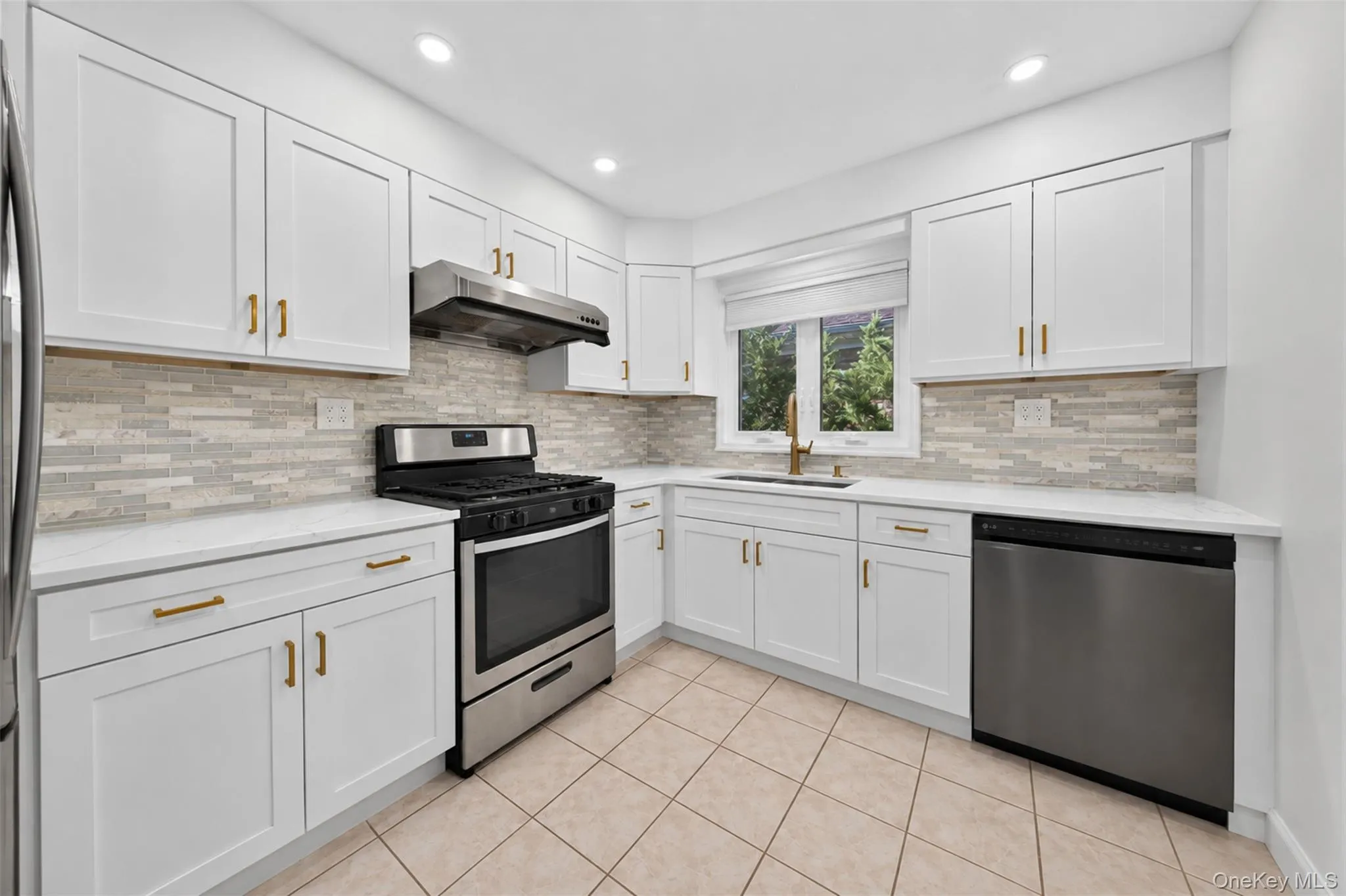 26240 60th Road, New York, NY, 3 Bedroom Bedrooms, 7 Room Rooms,2 BathroomBathrooms,Residential Lease,For Rent,60th,0,1062079 26240 60th Road, New York, NY, 3 Bedroom Bedrooms, 7 Room Rooms,2 BathroomBathrooms,Residential Lease,For Rent,60th,0,1062079