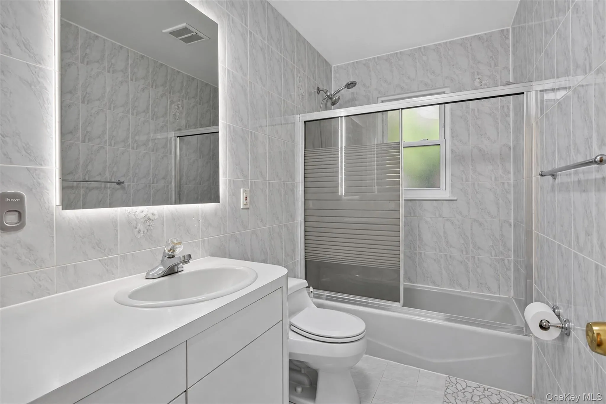 26240 60th Road, New York, NY, 3 Bedroom Bedrooms, 7 Room Rooms,2 BathroomBathrooms,Residential Lease,For Rent,60th,0,1062079 26240 60th Road, New York, NY, 3 Bedroom Bedrooms, 7 Room Rooms,2 BathroomBathrooms,Residential Lease,For Rent,60th,0,1062079