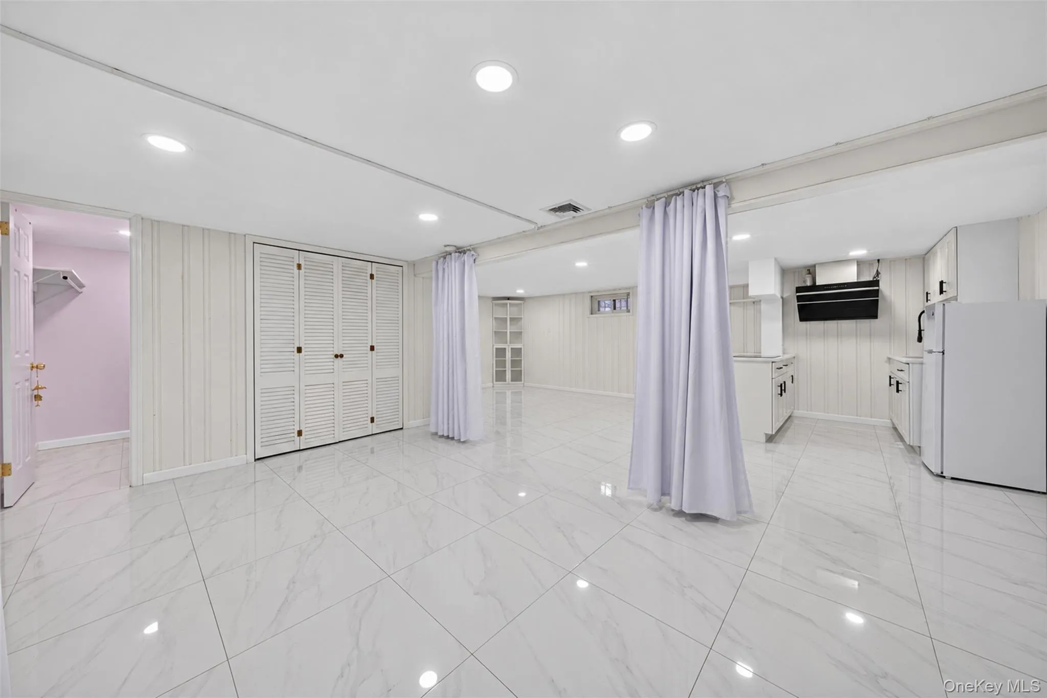 26240 60th Road, New York, NY, 3 Bedroom Bedrooms, 7 Room Rooms,2 BathroomBathrooms,Residential Lease,For Rent,60th,0,1062079 26240 60th Road, New York, NY, 3 Bedroom Bedrooms, 7 Room Rooms,2 BathroomBathrooms,Residential Lease,For Rent,60th,0,1062079