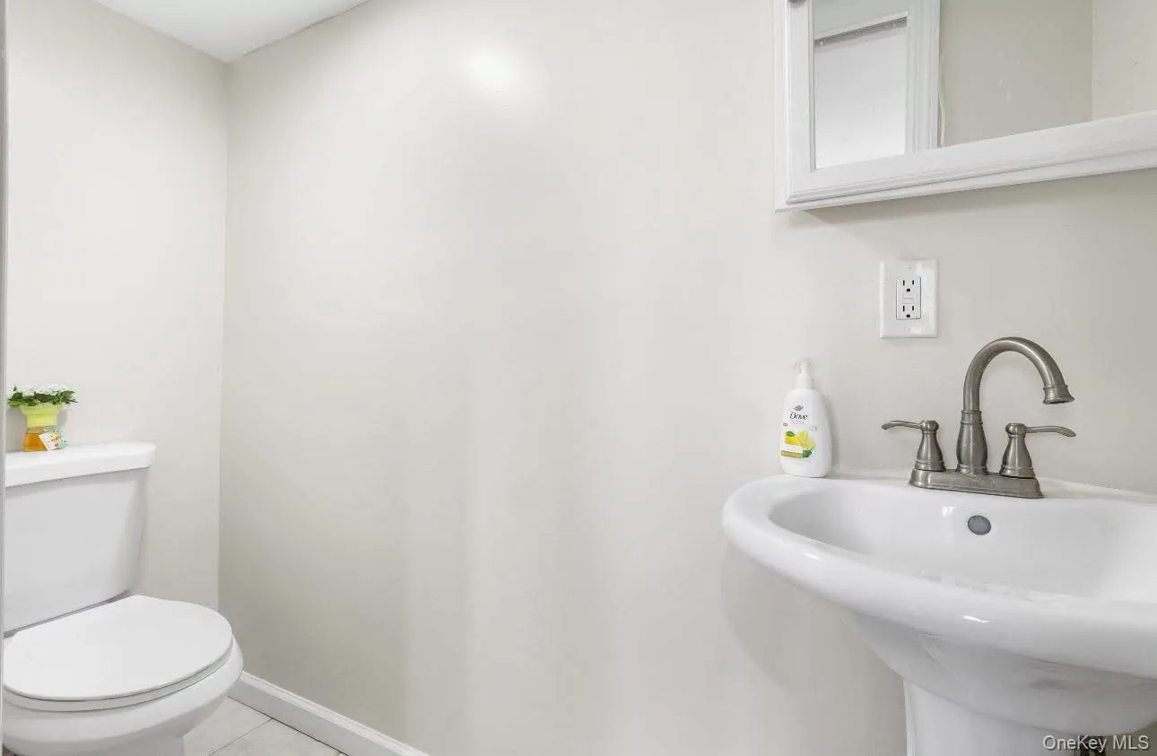 2 Somers Lane, Brookhaven, NY, 5 Bedroom Bedrooms, 8 Room Rooms,3 BathroomBathrooms,Residential Lease,For Rent,Somers,0,1062129 2 Somers Lane, Brookhaven, NY, 5 Bedroom Bedrooms, 8 Room Rooms,3 BathroomBathrooms,Residential Lease,For Rent,Somers,0,1062129