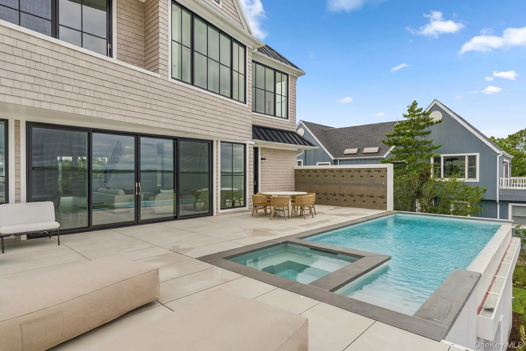 498 Dune Road, Southampton, New York 11978