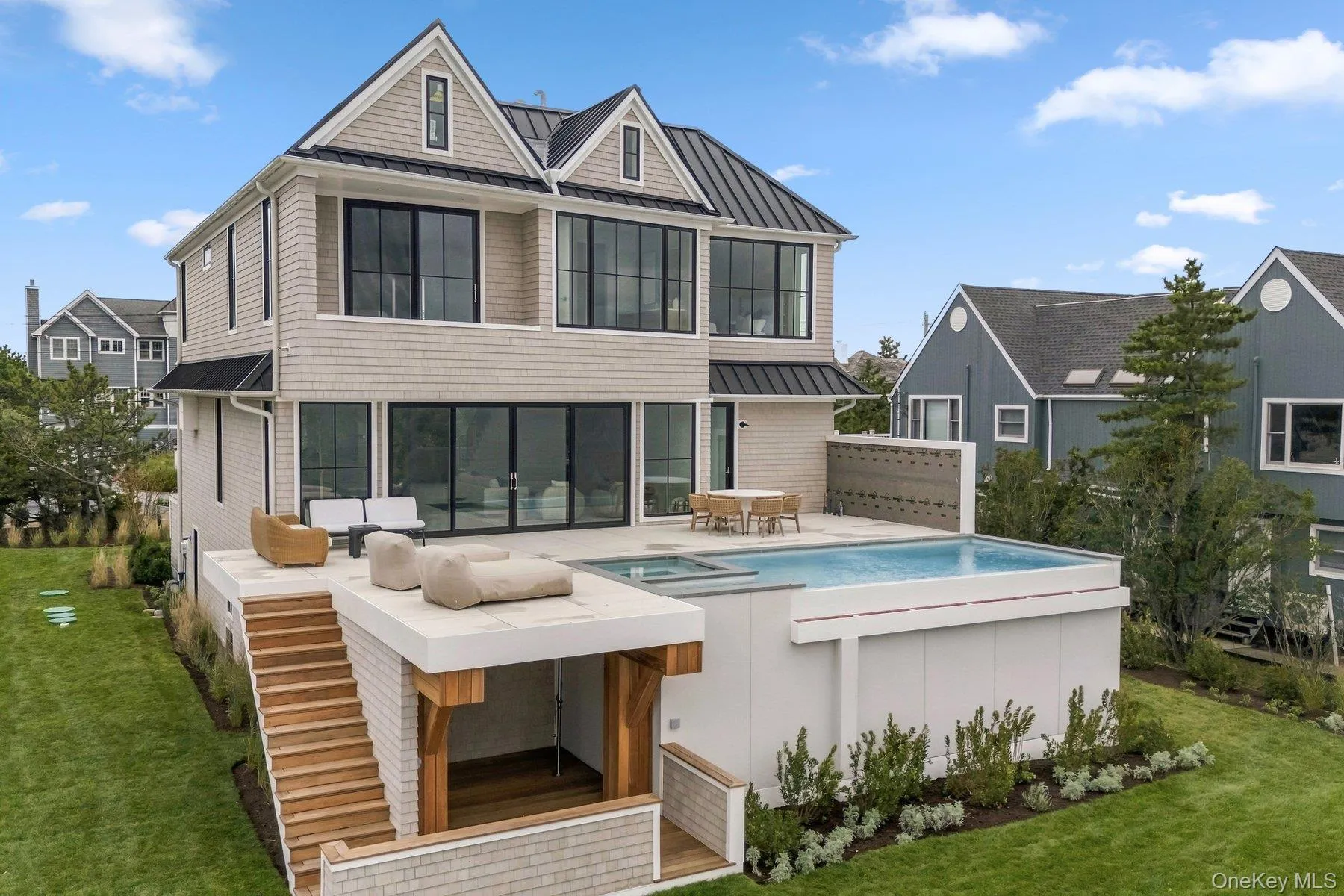 498 Dune Road, Southampton, New York 11978