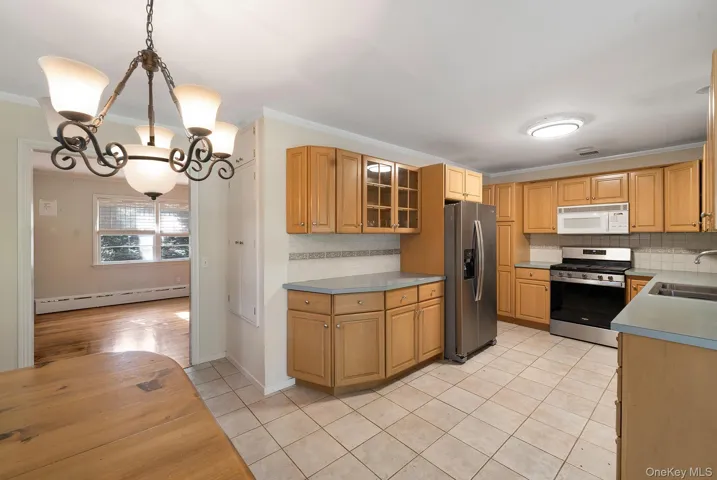 35 Meadowlark Lane, Southampton, New York 11963