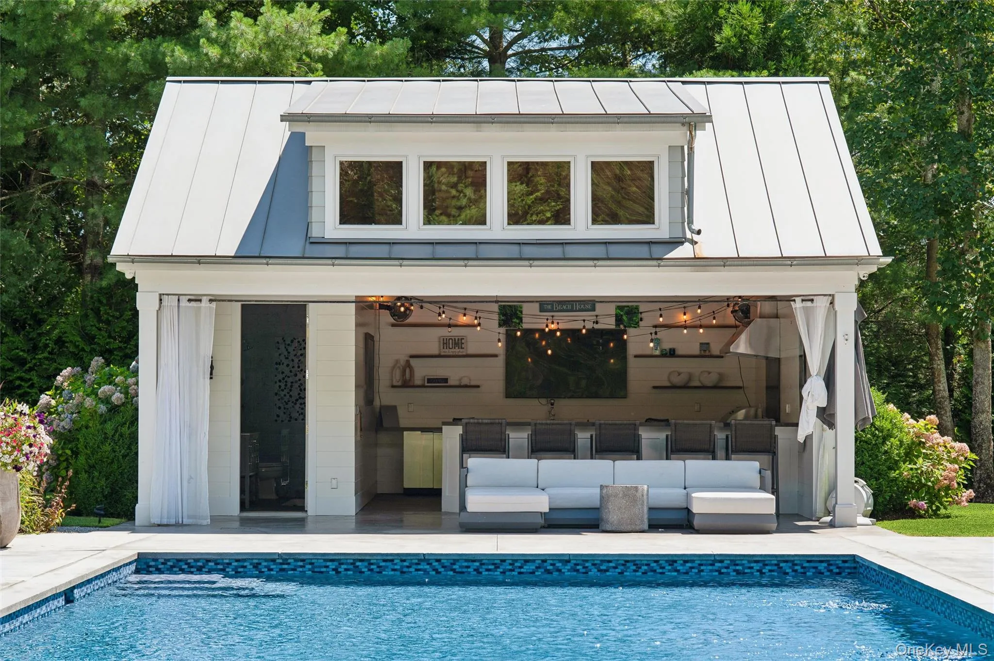 Pool House with Kitchen Pool House with Kitchen