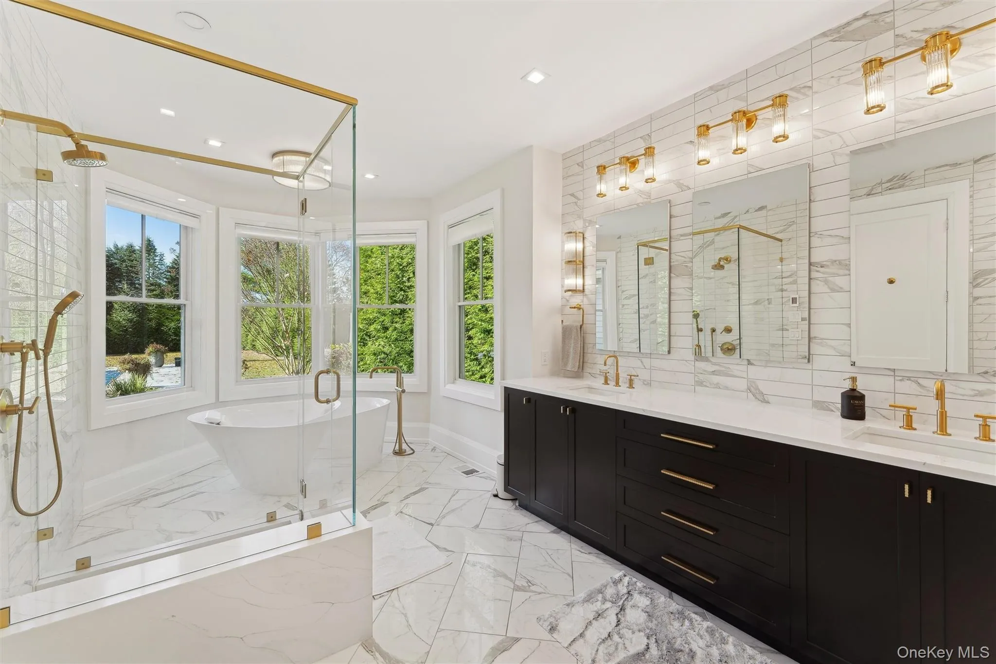 En Suite Primary Bathroom En Suite Primary Bathroom