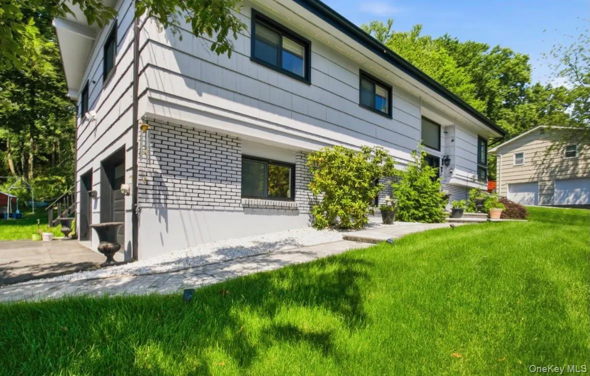 4 Medford Place, Clarkstown, NY, 4 Bedroom Bedrooms, 10 Room Rooms,2 BathroomBathrooms,Residential Lease,For Rent,Medford,0,1062178 4 Medford Place, Clarkstown, NY, 4 Bedroom Bedrooms, 10 Room Rooms,2 BathroomBathrooms,Residential Lease,For Rent,Medford,0,1062178