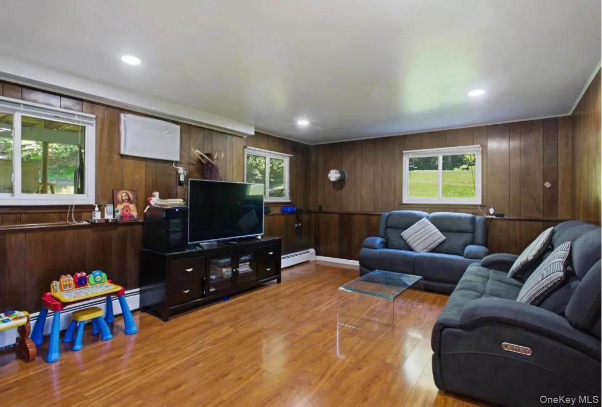 4 Medford Place, Clarkstown, NY, 4 Bedroom Bedrooms, 10 Room Rooms,2 BathroomBathrooms,Residential Lease,For Rent,Medford,0,1062178 4 Medford Place, Clarkstown, NY, 4 Bedroom Bedrooms, 10 Room Rooms,2 BathroomBathrooms,Residential Lease,For Rent,Medford,0,1062178