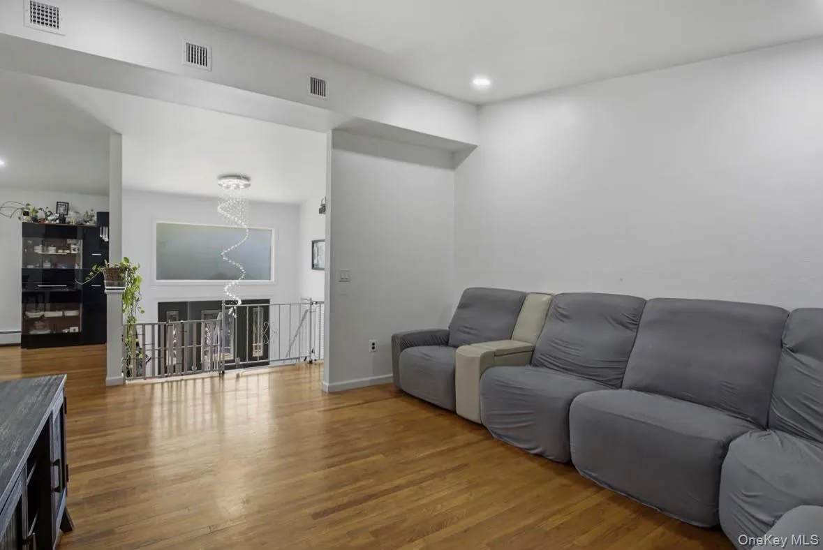 4 Medford Place, Clarkstown, NY, 4 Bedroom Bedrooms, 10 Room Rooms,2 BathroomBathrooms,Residential Lease,For Rent,Medford,0,1062178 4 Medford Place, Clarkstown, NY, 4 Bedroom Bedrooms, 10 Room Rooms,2 BathroomBathrooms,Residential Lease,For Rent,Medford,0,1062178