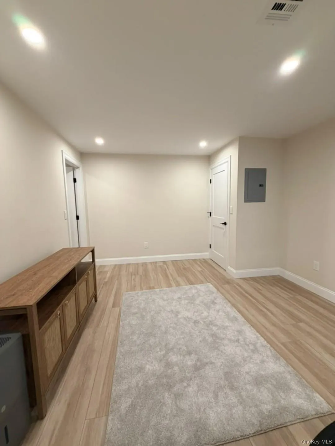 16 Ocean Avenue, Southampton, NY, 1 Bedroom Bedrooms, 4 Room Rooms,1 BathroomBathrooms,Residential Lease,For Rent,Ocean,0,1062183 16 Ocean Avenue, Southampton, NY, 1 Bedroom Bedrooms, 4 Room Rooms,1 BathroomBathrooms,Residential Lease,For Rent,Ocean,0,1062183