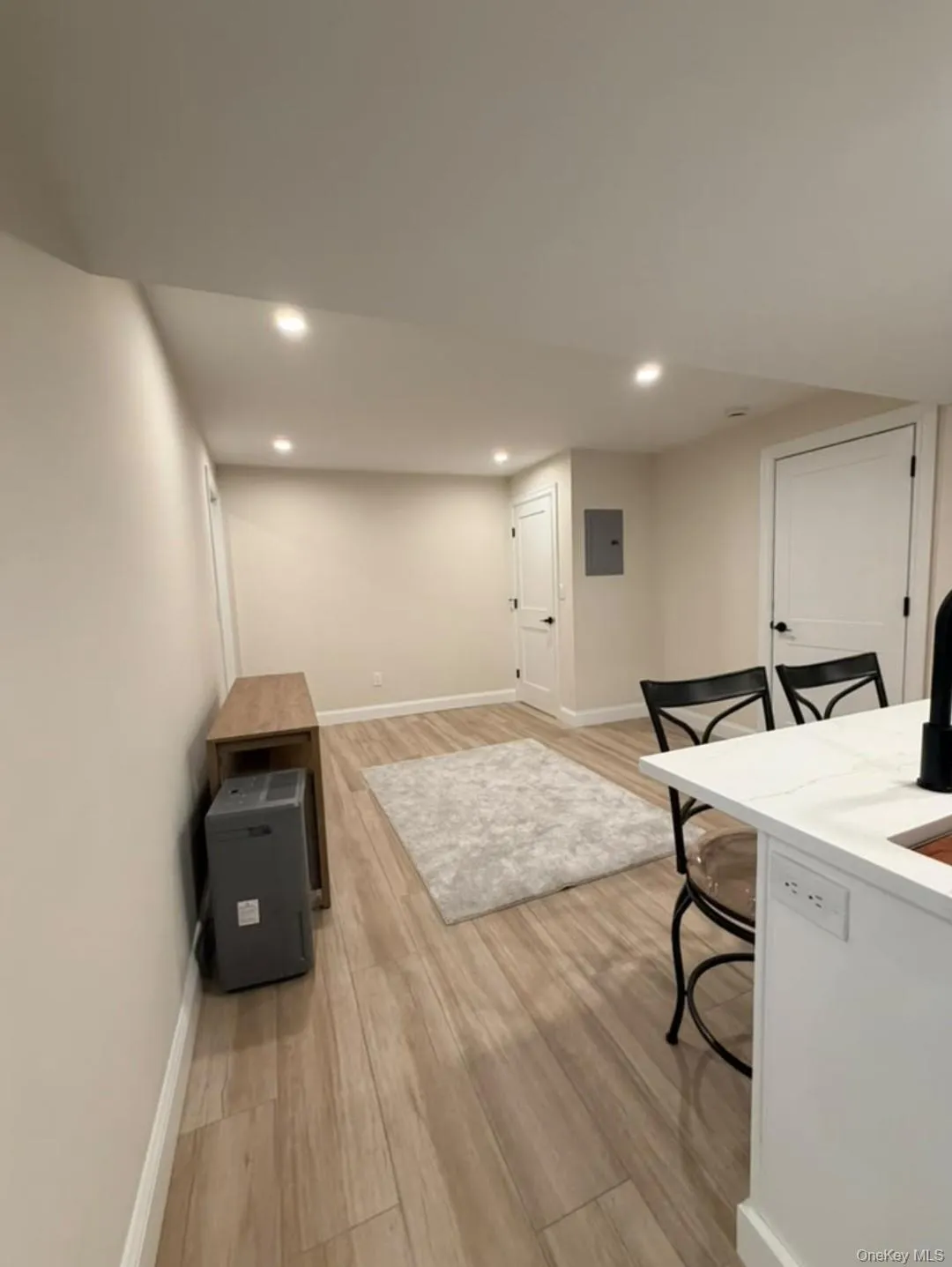16 Ocean Avenue, Southampton, NY, 1 Bedroom Bedrooms, 4 Rooms Rooms,1 BathroomBathrooms,Residential Lease,For Rent,Ocean,0,1062183 16 Ocean Avenue, Southampton, NY, 1 Bedroom Bedrooms, 4 Rooms Rooms,1 BathroomBathrooms,Residential Lease,For Rent,Ocean,0,1062183