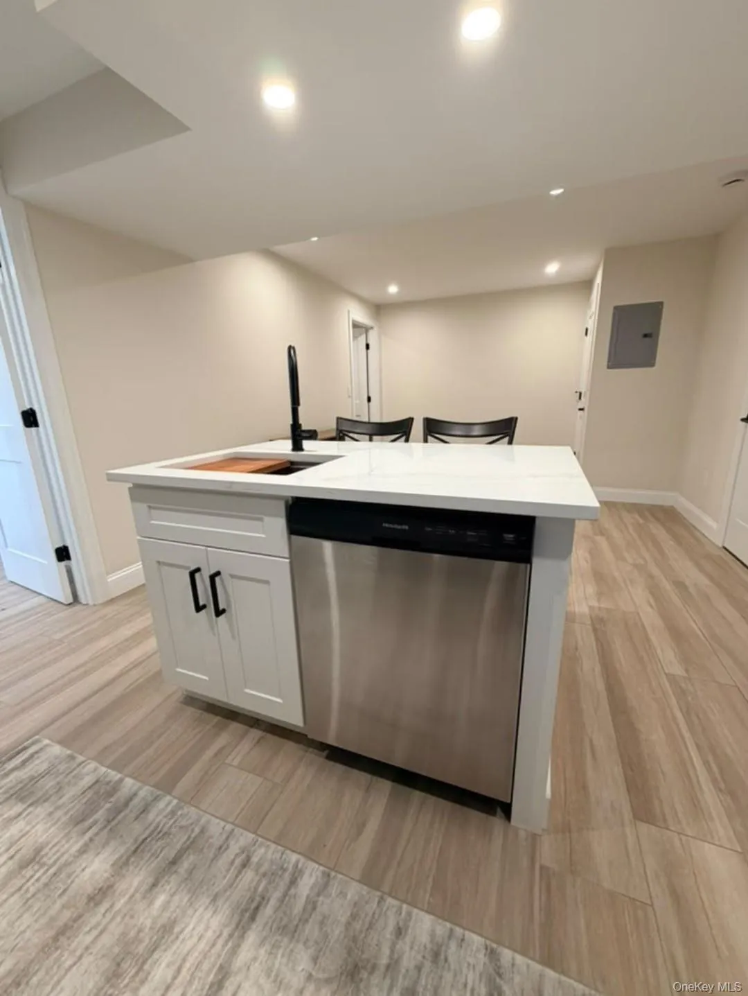 16 Ocean Avenue, Southampton, NY, 1 Bedroom Bedrooms, 4 Room Rooms,1 BathroomBathrooms,Residential Lease,For Rent,Ocean,0,1062183 16 Ocean Avenue, Southampton, NY, 1 Bedroom Bedrooms, 4 Room Rooms,1 BathroomBathrooms,Residential Lease,For Rent,Ocean,0,1062183