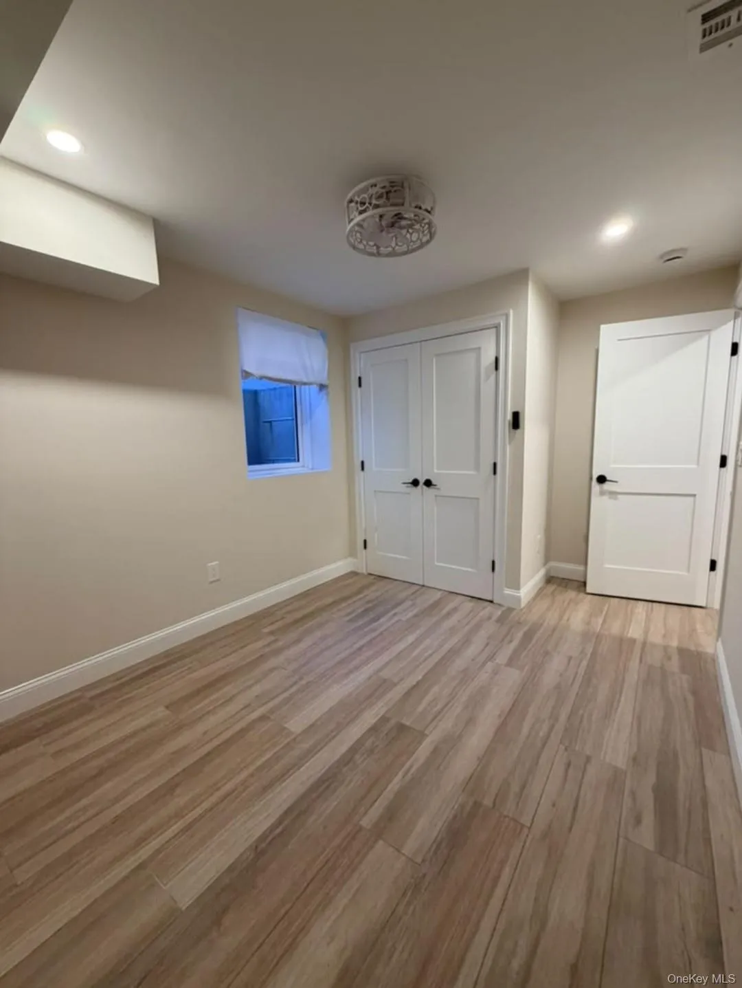 16 Ocean Avenue, Southampton, NY, 1 Bedroom Bedrooms, 4 Rooms Rooms,1 BathroomBathrooms,Residential Lease,For Rent,Ocean,0,1062183 16 Ocean Avenue, Southampton, NY, 1 Bedroom Bedrooms, 4 Rooms Rooms,1 BathroomBathrooms,Residential Lease,For Rent,Ocean,0,1062183