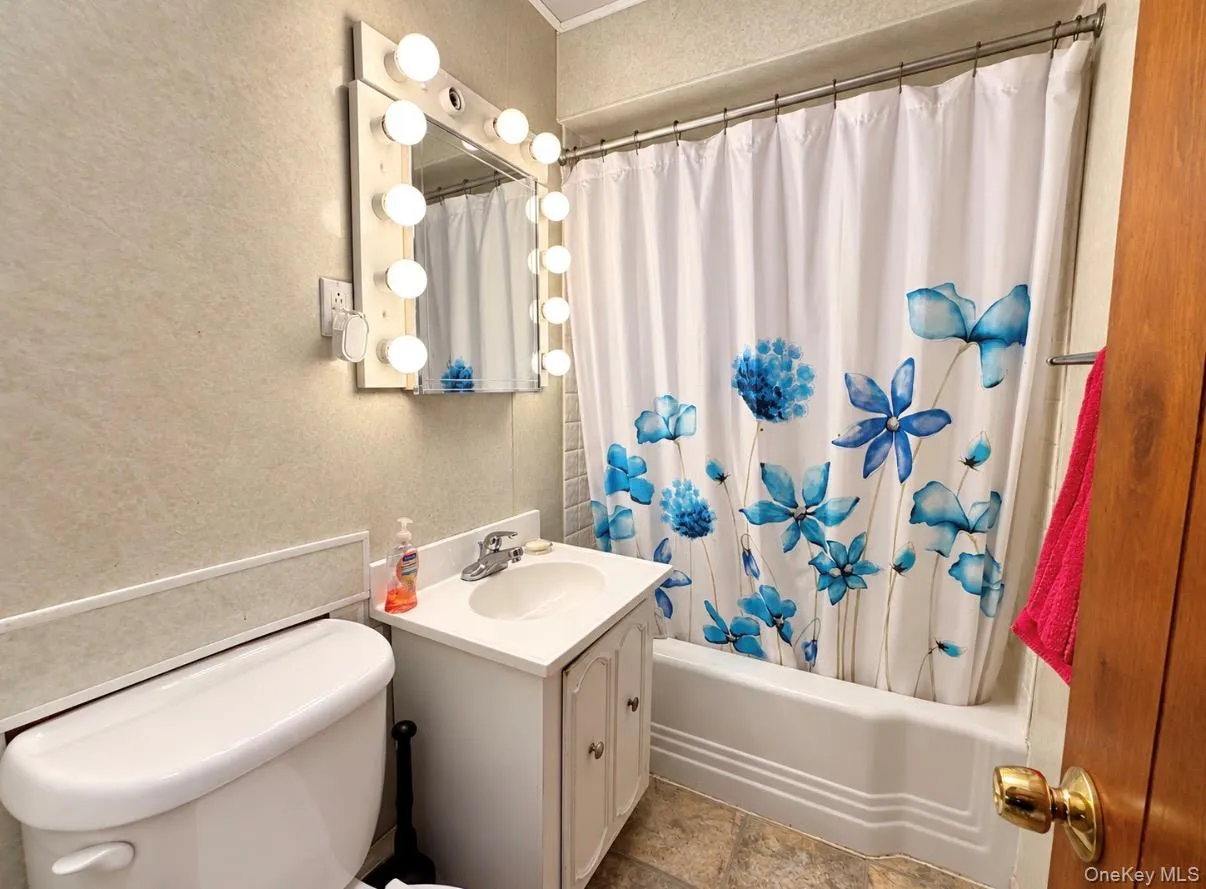 140 Hallock Landing Road, Brookhaven, NY, 4 Bedrooms Bedrooms, 7 Rooms Rooms,2 BathroomsBathrooms,Residential,For Rent,Hallock Landing,0,1062188 140 Hallock Landing Road, Brookhaven, NY, 4 Bedrooms Bedrooms, 7 Rooms Rooms,2 BathroomsBathrooms,Residential,For Rent,Hallock Landing,0,1062188