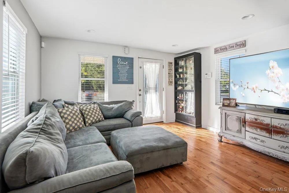 83 Nottingham Avenue, Brookhaven, NY, 1 Bedroom Bedrooms, 4 Rooms Rooms,1 BathroomBathrooms,Residential,For Rent,Nottingham,0,1062196 83 Nottingham Avenue, Brookhaven, NY, 1 Bedroom Bedrooms, 4 Rooms Rooms,1 BathroomBathrooms,Residential,For Rent,Nottingham,0,1062196