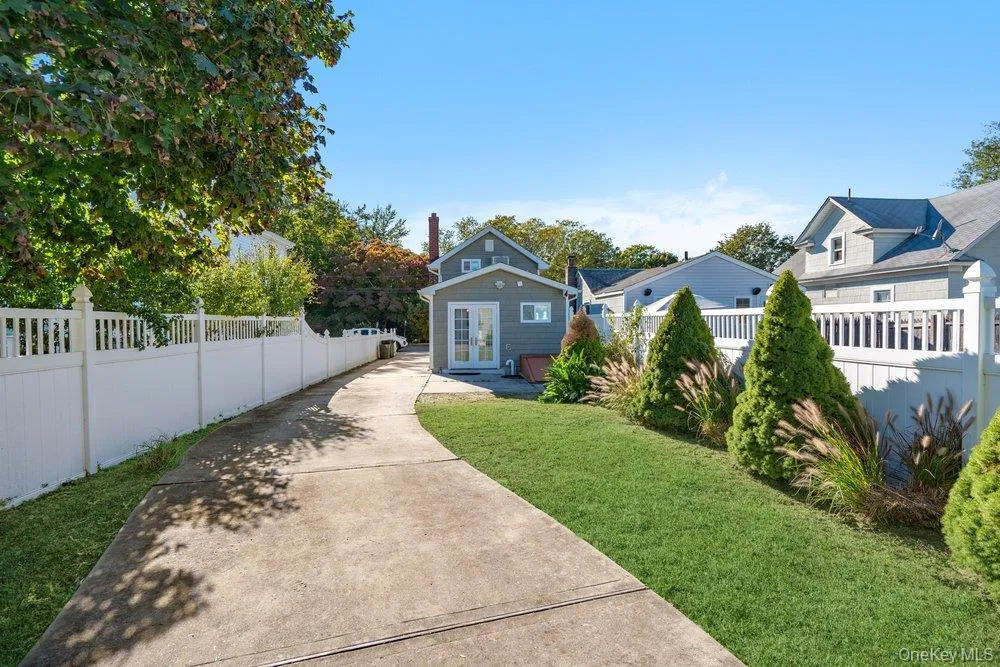 83 Nottingham Avenue, Brookhaven, NY, 1 Bedroom Bedrooms, 4 Rooms Rooms,1 BathroomBathrooms,Residential,For Rent,Nottingham,0,1062196 83 Nottingham Avenue, Brookhaven, NY, 1 Bedroom Bedrooms, 4 Rooms Rooms,1 BathroomBathrooms,Residential,For Rent,Nottingham,0,1062196