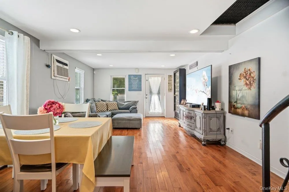 83 Nottingham Avenue, Brookhaven, NY, 1 Bedroom Bedrooms, 4 Rooms Rooms,1 BathroomBathrooms,Residential,For Rent,Nottingham,0,1062196 83 Nottingham Avenue, Brookhaven, NY, 1 Bedroom Bedrooms, 4 Rooms Rooms,1 BathroomBathrooms,Residential,For Rent,Nottingham,0,1062196