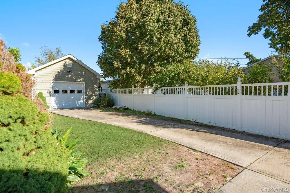 83 Nottingham Avenue, Brookhaven, NY, 1 Bedroom Bedrooms, 4 Rooms Rooms,1 BathroomBathrooms,Residential,For Rent,Nottingham,0,1062196 83 Nottingham Avenue, Brookhaven, NY, 1 Bedroom Bedrooms, 4 Rooms Rooms,1 BathroomBathrooms,Residential,For Rent,Nottingham,0,1062196