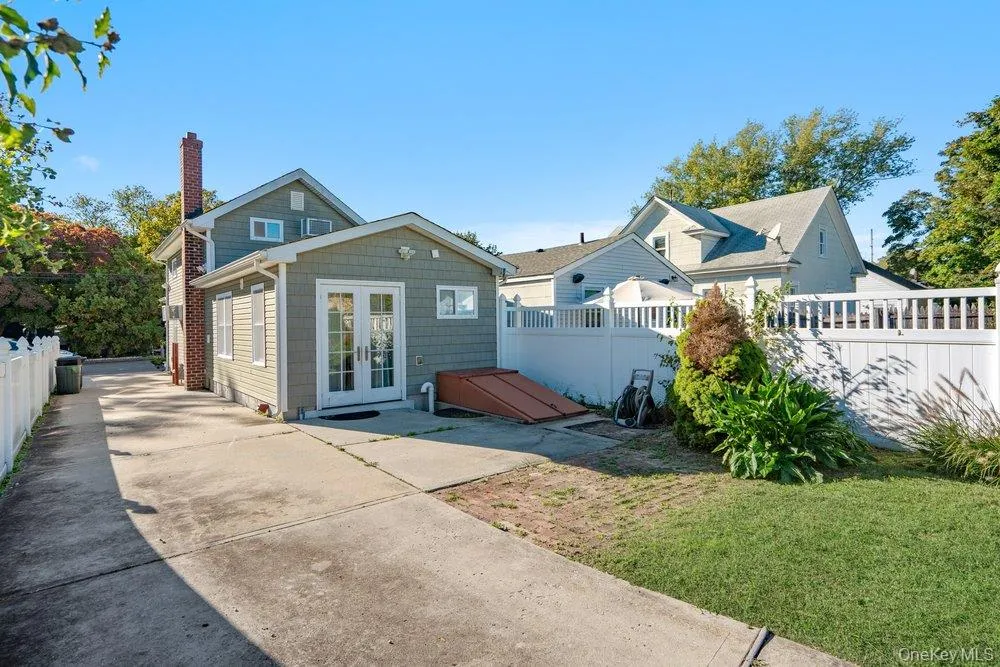 83 Nottingham Avenue, Brookhaven, NY, 1 Bedroom Bedrooms, 4 Rooms Rooms,1 BathroomBathrooms,Residential,For Rent,Nottingham,0,1062196 83 Nottingham Avenue, Brookhaven, NY, 1 Bedroom Bedrooms, 4 Rooms Rooms,1 BathroomBathrooms,Residential,For Rent,Nottingham,0,1062196