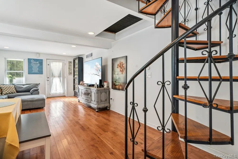 83 Nottingham Avenue, Brookhaven, NY, 1 Bedroom Bedrooms, 4 Rooms Rooms,1 BathroomBathrooms,Residential,For Rent,Nottingham,0,1062196 83 Nottingham Avenue, Brookhaven, NY, 1 Bedroom Bedrooms, 4 Rooms Rooms,1 BathroomBathrooms,Residential,For Rent,Nottingham,0,1062196