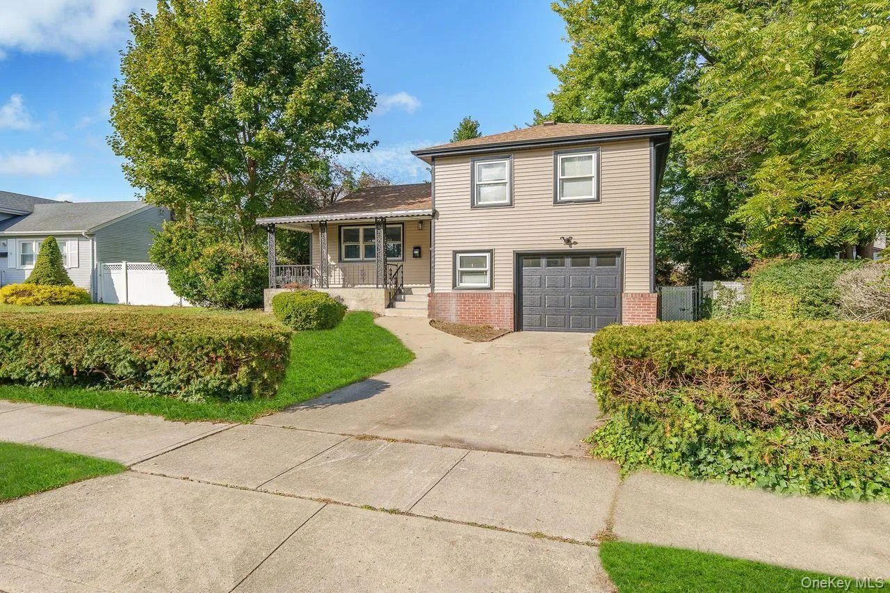 20 Ford Drive, Oyster Bay, NY, 5 Bedrooms Bedrooms, 13 Rooms Rooms,2 BathroomsBathrooms,Residential,For Rent,Ford,0,1062199 20 Ford Drive, Oyster Bay, NY, 5 Bedrooms Bedrooms, 13 Rooms Rooms,2 BathroomsBathrooms,Residential,For Rent,Ford,0,1062199